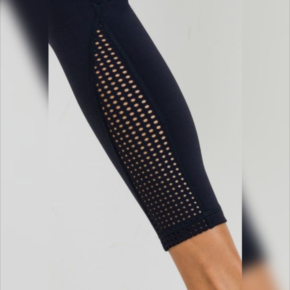 Perforated Panel High waist Performance Leggings - Picture 4 of 7